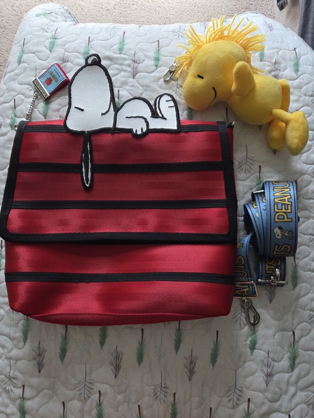 Harveys Snoopy On Doghouse Messenger Bag, Woodstock Charm